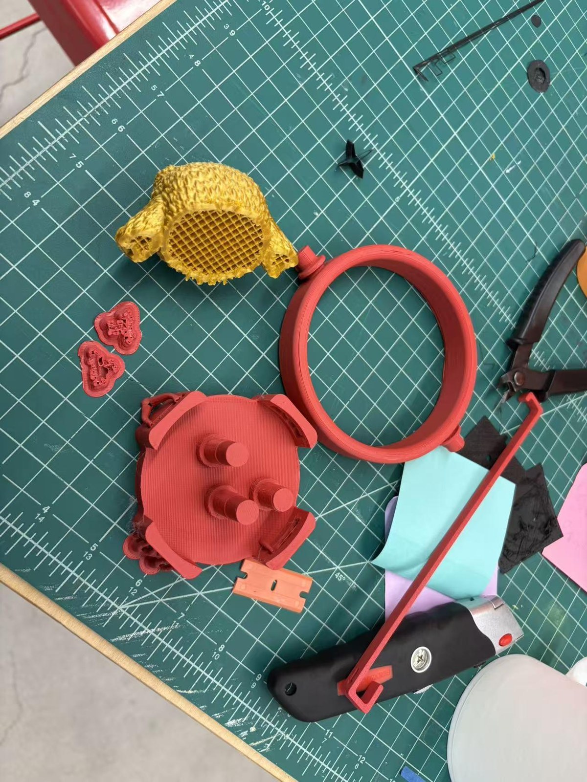 Passive Self-Leveling Cup Holder - Gallery 9